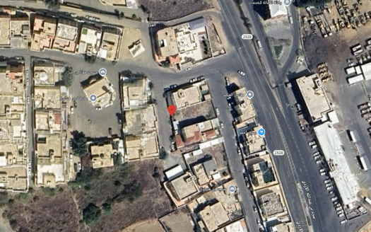 أرض سكنية زاوية 497م² في حي السلام – أبها | واجهتان وموقع استراتيجي قرب الطريق العام!